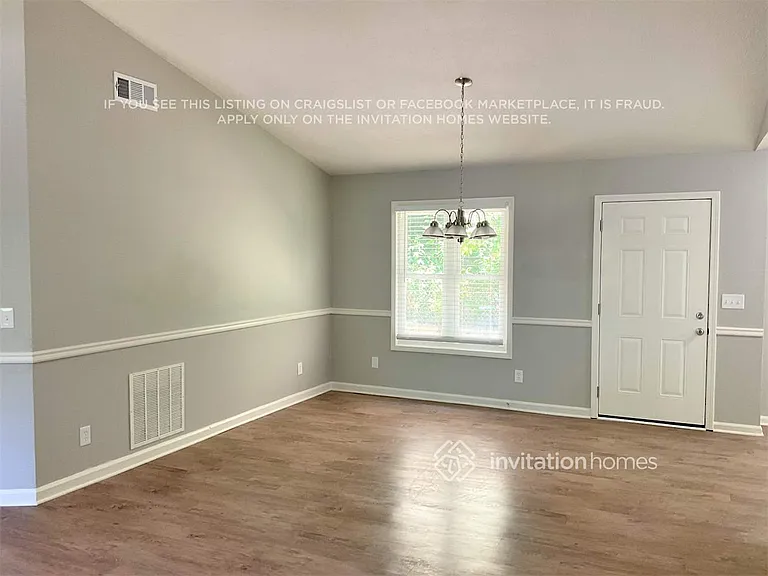 303 Park Sq — Photo 6