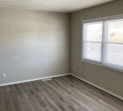 5th image of 3254 Donald Ave