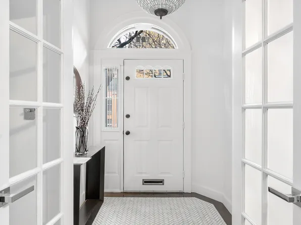 105 Manhattan Avenue image 19 of 20