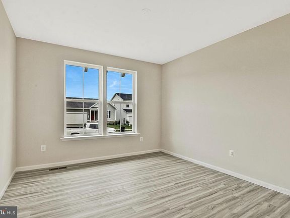 4th image of 141 Poe Dr
