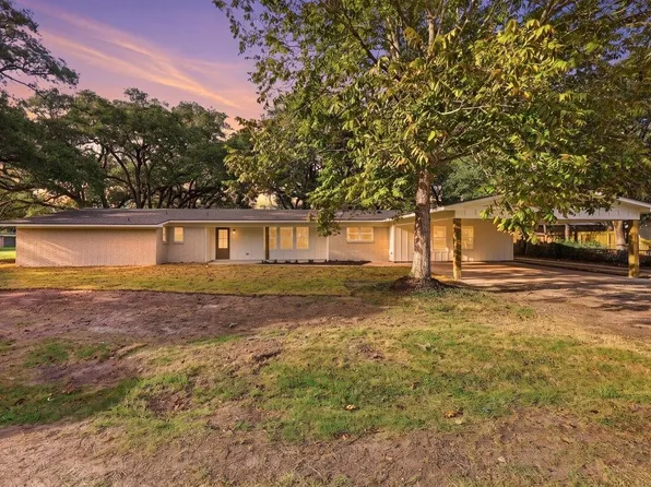 2144 Florida St, Nome, TX 77629
