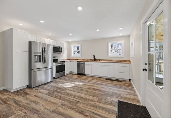 2nd image of 1934 Outlet Rd