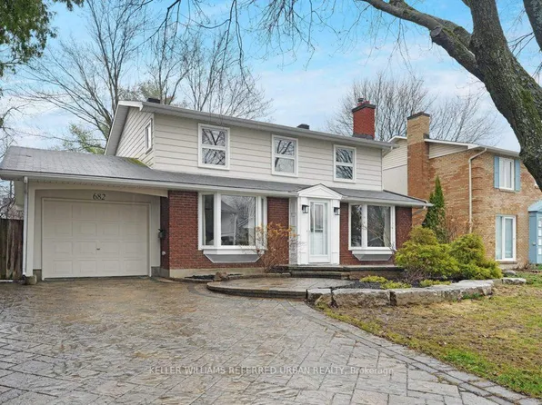 682 Glenhurst Cres, Ottawa, ON K1J 7B7