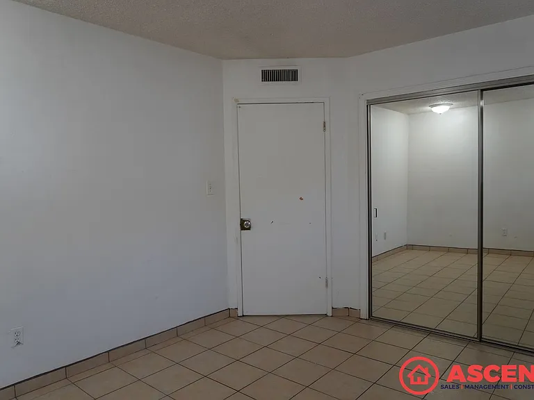 1500-1504 Owens Street — Photo 7