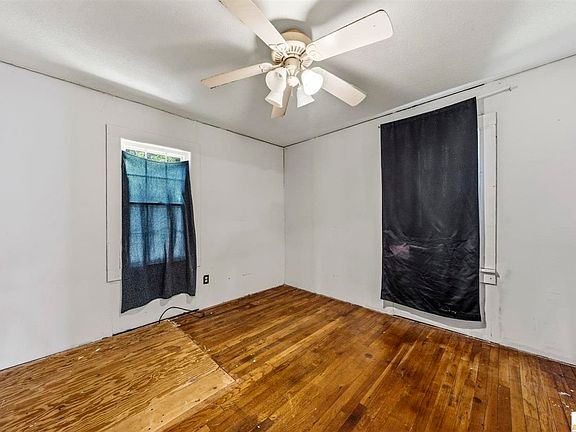 3rd image of 106 Lexington Dr