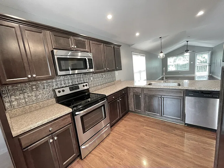 108 Bobby Jones Blvd — Photo 5