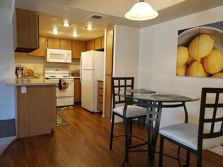 Desert Lakes Apartments — Photo 28