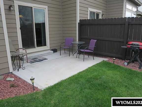 2nd image of 1530 Meadow Ln