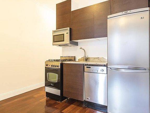 4th image of 384 Broome St #18F