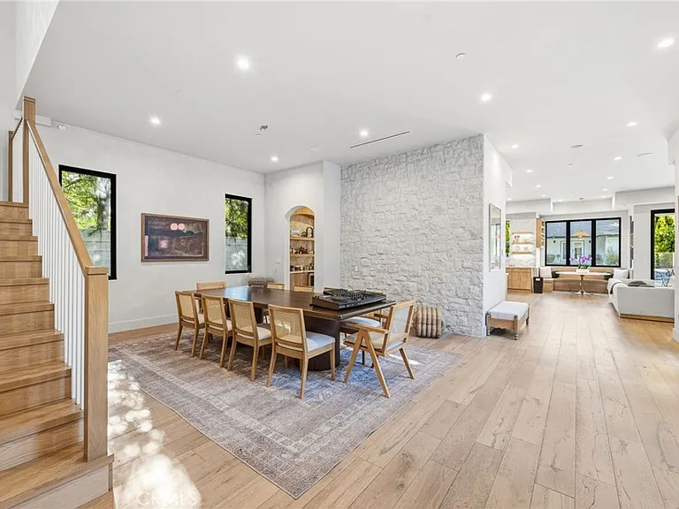 13135 Chandler Blvd — Photo 18