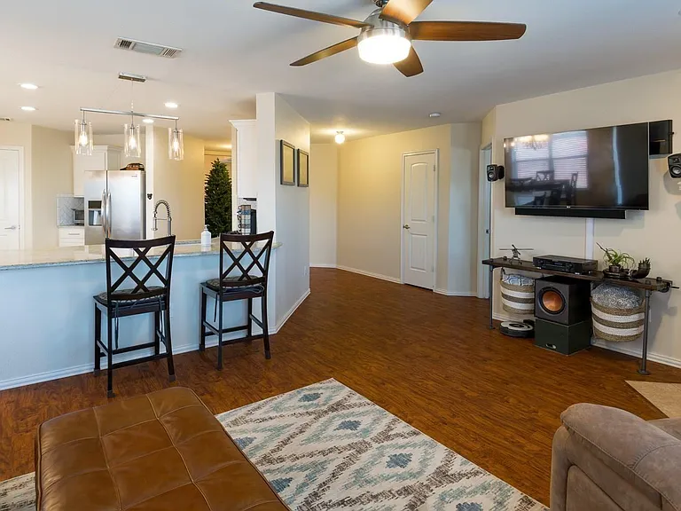 9964 Southgate Dr — Photo 2