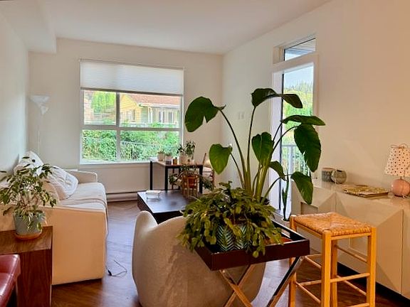 4th image of 3229 Saint Johns St #423