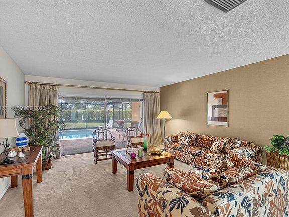 4th image of 16623 Waters Edge Dr