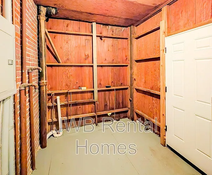 2309 College St — Photo 9
