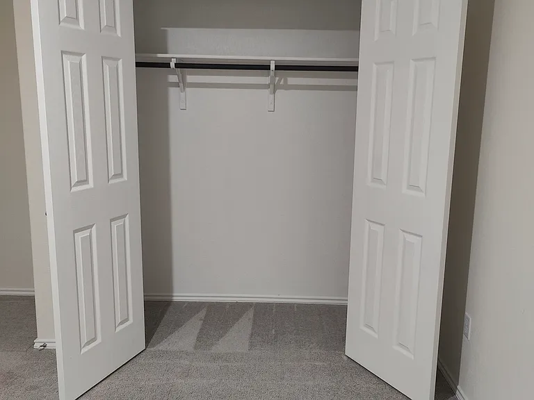 Guest Bedroom - closet space