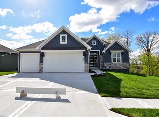 5884 NW Black Oak Ct, Parkville, MO 64152