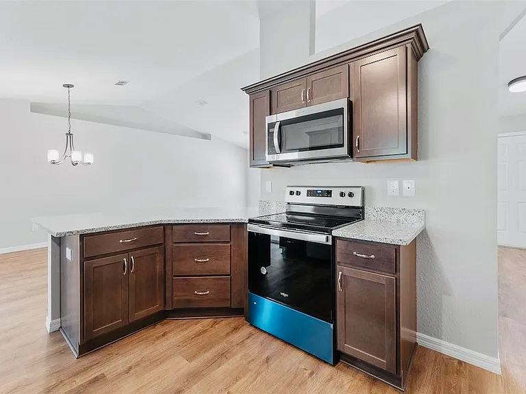 9416 N Sandree Dr — Photo 12