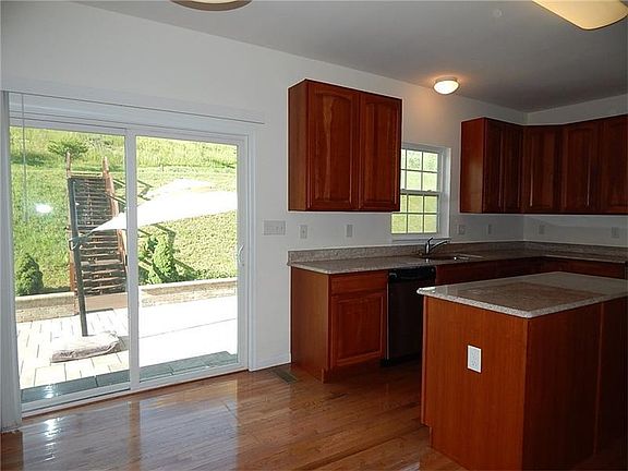 5th image of 6724 Fieldcrest Dr