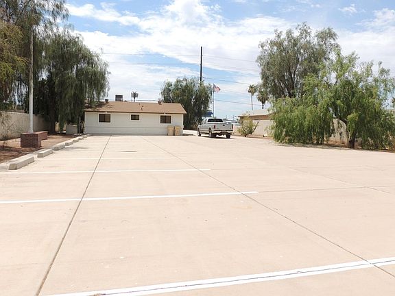 Parking lot - 10 spaces 1 handicap