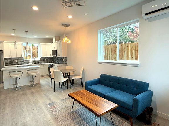 3rd image of 648 B SW 139th Street