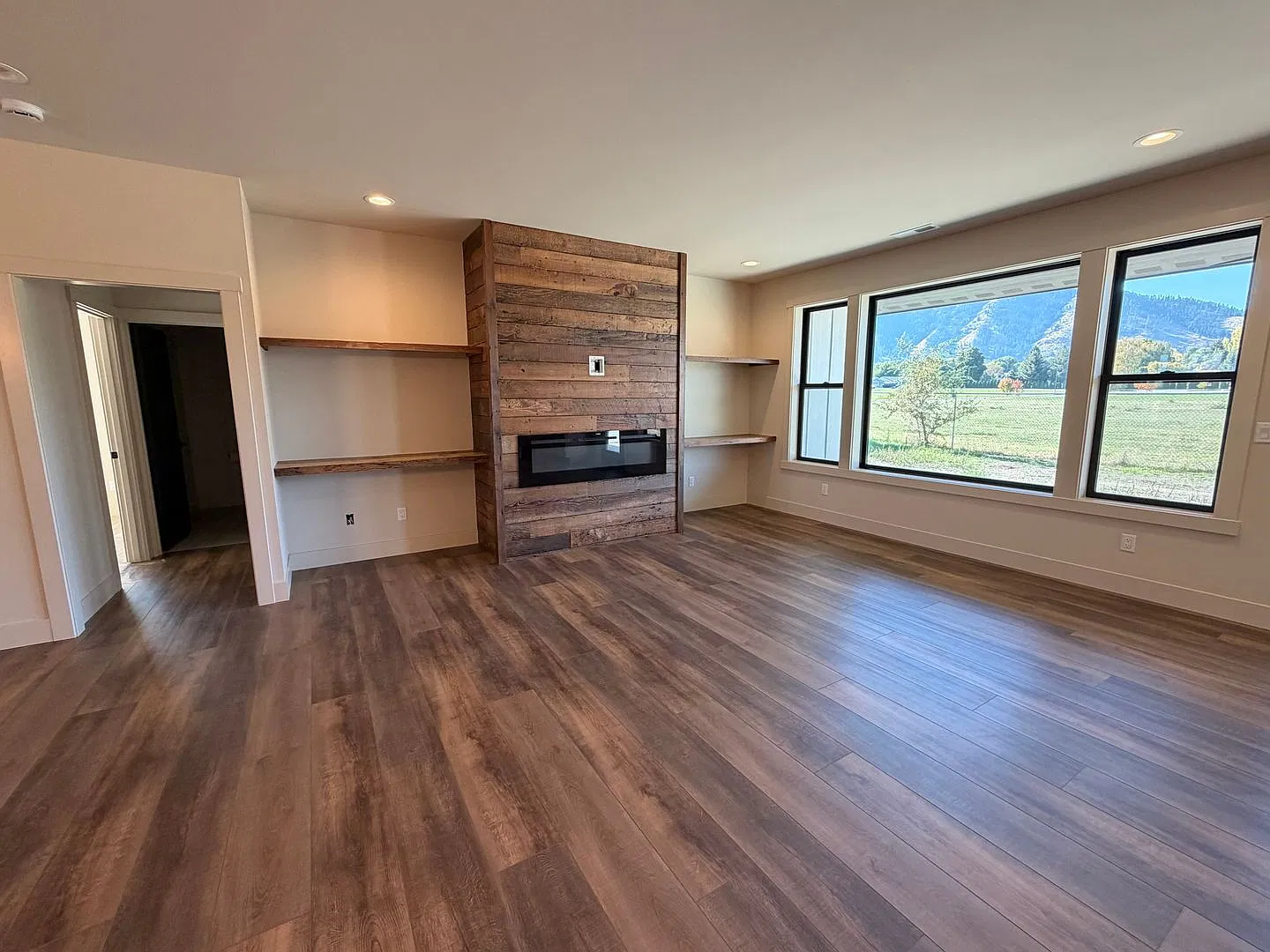 Now renting 4 bedroom House — Photo 2