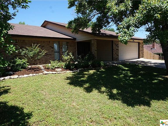 3rd image of 1704 Forest Hills Dr