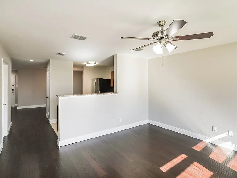 1428 Waterford Dr — Photo 4