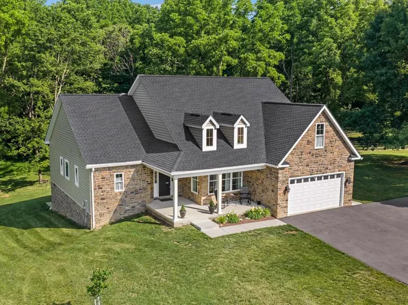 632 Eastland Dr, Charles Town, WV 25414