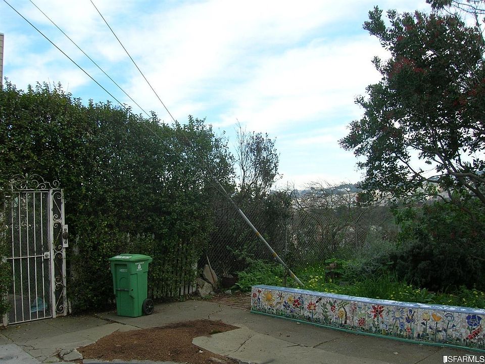 2nd image of 868 Moultrie St