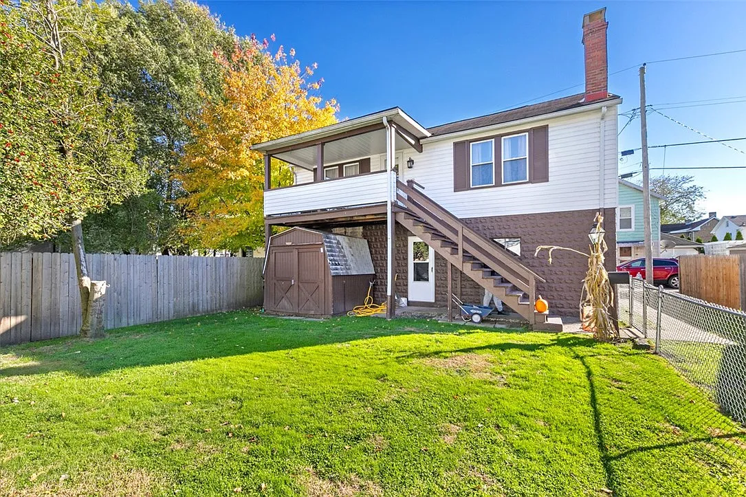 209 E South St photo 1