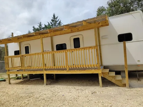 806 Yaupon Dr, Caldwell, TX 77836