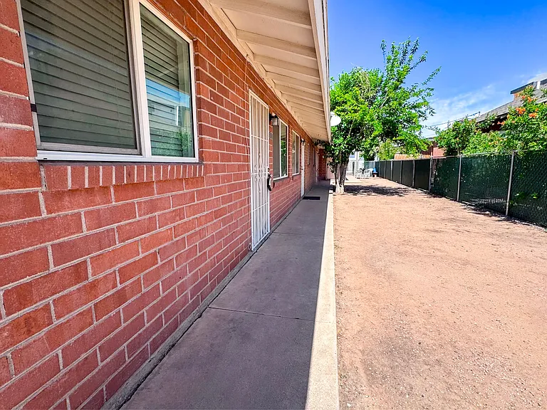 1640 E Brill St — Photo 32