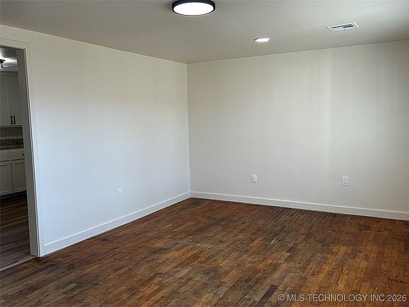 4th image of 761 S Bluff Ave