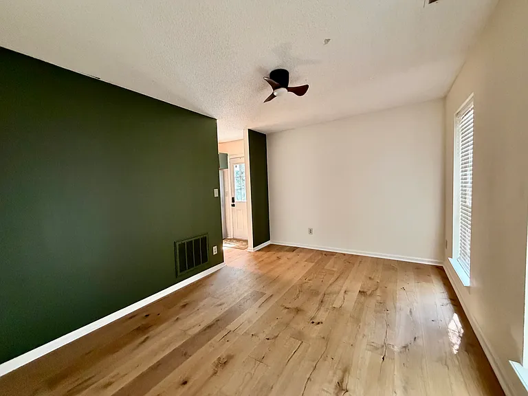 11809 Lansbury Ct — Photo 8