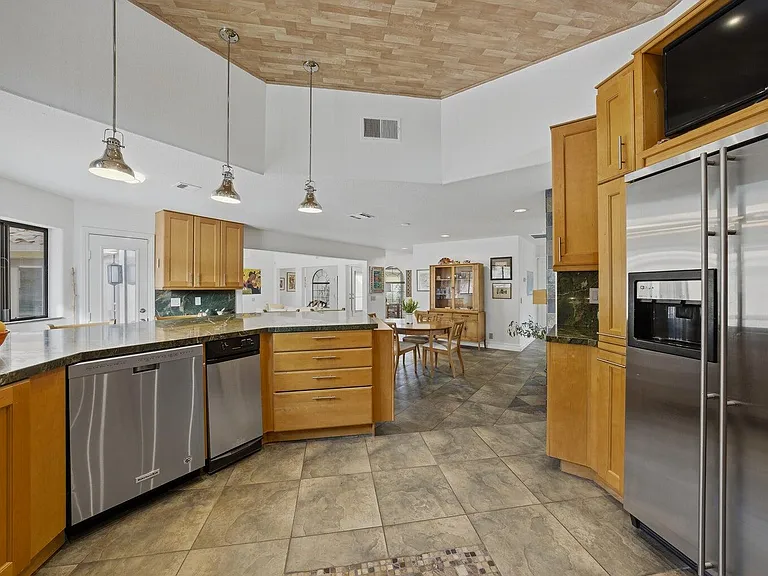 10 Venus Dr — Photo 21