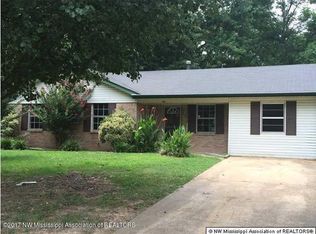 6605 Ridgewood Rd, Horn Lake, MS 38637