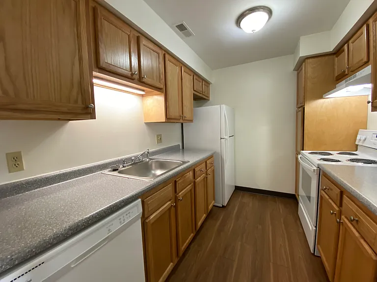 Landmark Apartments — Photo 14