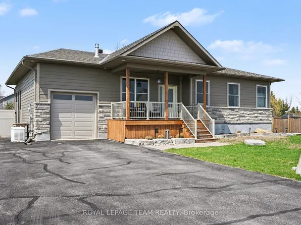 121 Grasshopper Ln, Ottawa, ON K0A 1T0