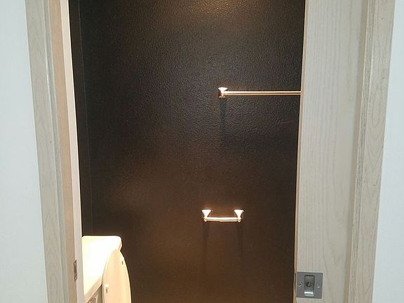 5th image of 2250 Highview Ln W #102