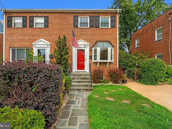 18 E Myrtle St #1/2, Alexandria, VA 22301