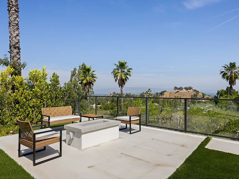 18101 Green Meadow Dr — Photo 18