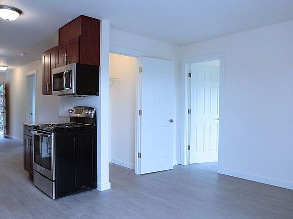 3rd image of 2501 Thorndyke Ave W #205