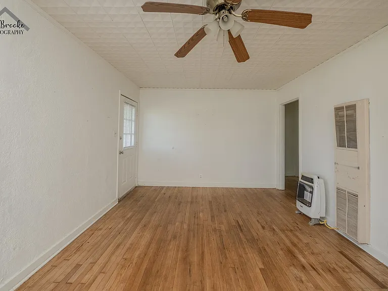 3202 Grant St — Photo 6