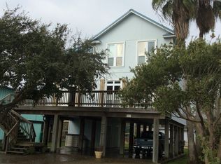 207 S 2nd St, Rockport, TX 78382