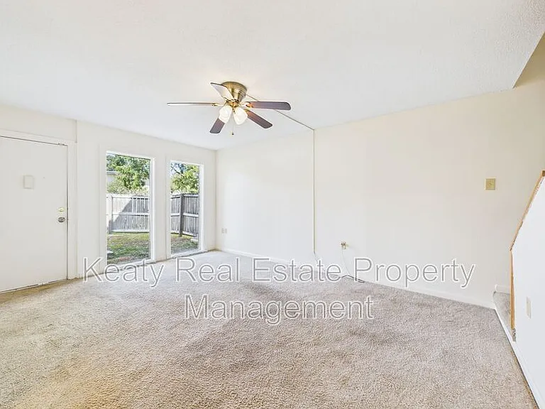 201-1 Fox Run Ave — Photo 5