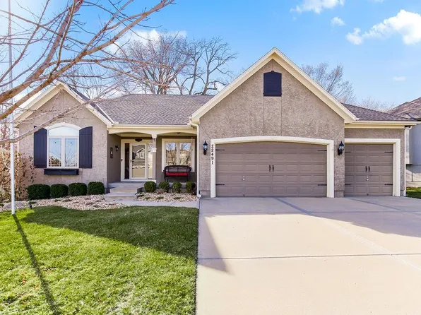 22491 S Roosevelt St, Spring Hill, KS 66083