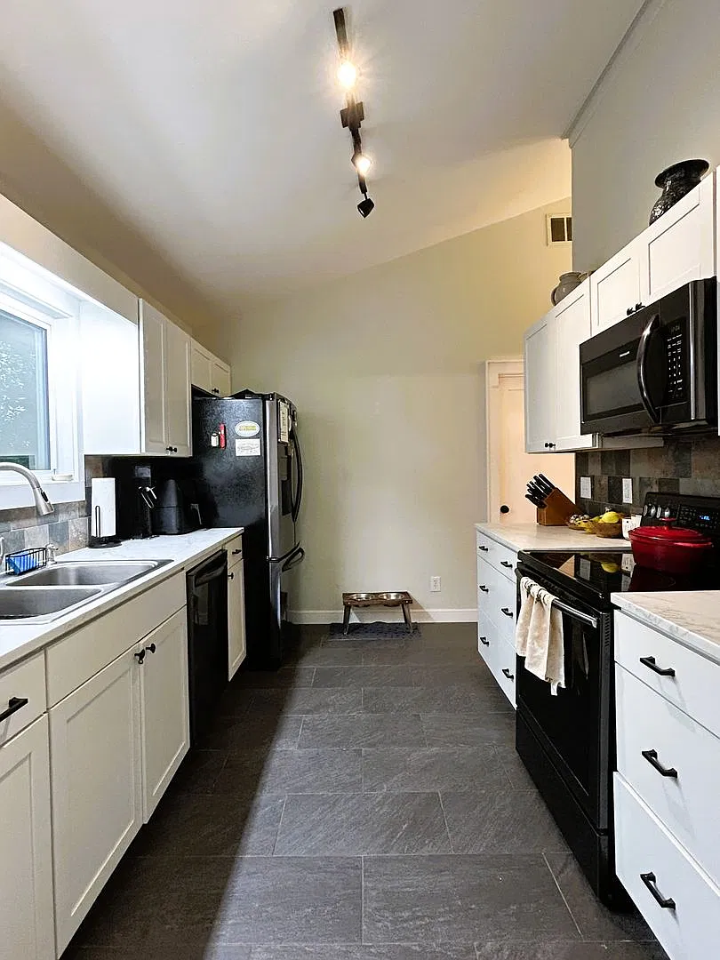 Spacious 3BR/2BA Home Near Downtown Boone & ASU — Photo 4