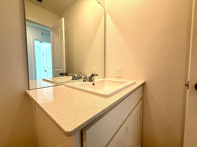 874 Lynx St — Photo 17