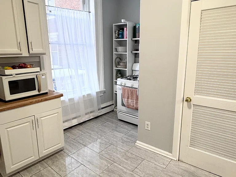 16 E Washington Ave #1 — Photo 3