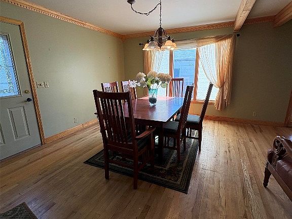 5th image of 206 2nd St E